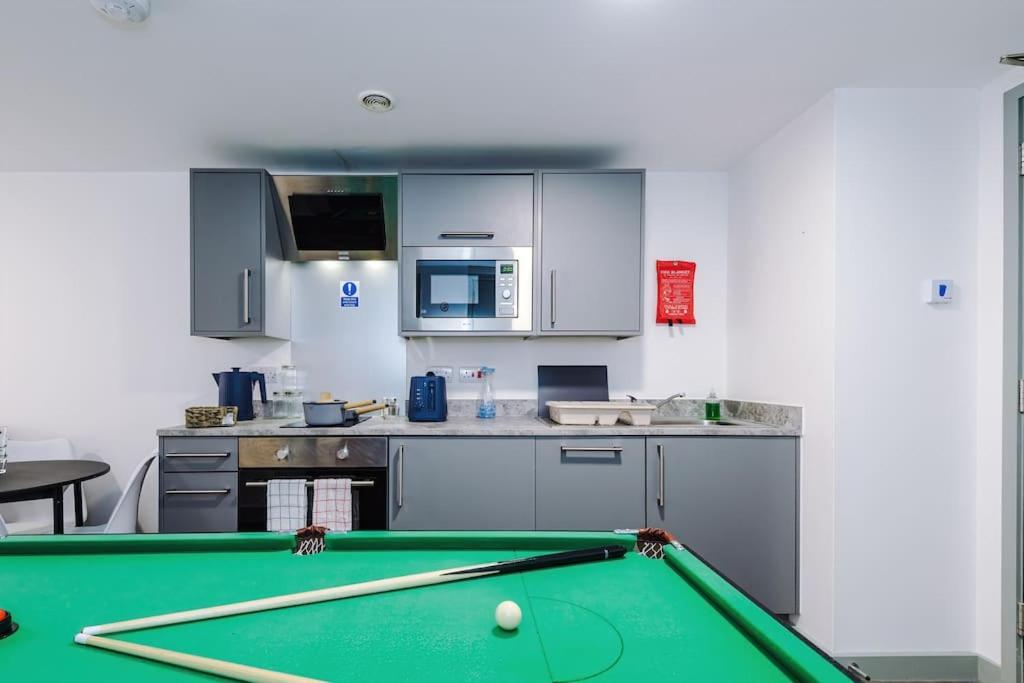 ליברפול Stylish Central Apartment, Sleeps 4, Pool Table, Available For Long Term Stays מראה חיצוני תמונה