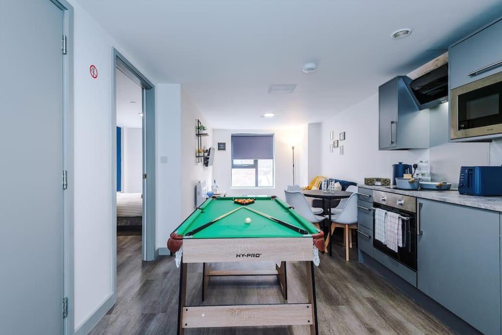 ליברפול Stylish Central Apartment, Sleeps 4, Pool Table, Available For Long Term Stays מראה חיצוני תמונה